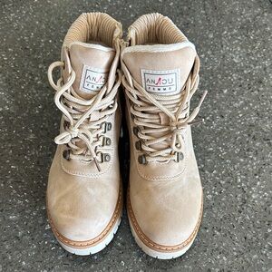 Tan Lace-Up Women's Hiking Boots
